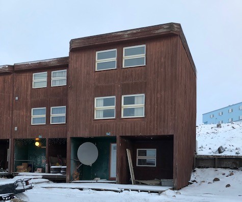 Condo 689 E